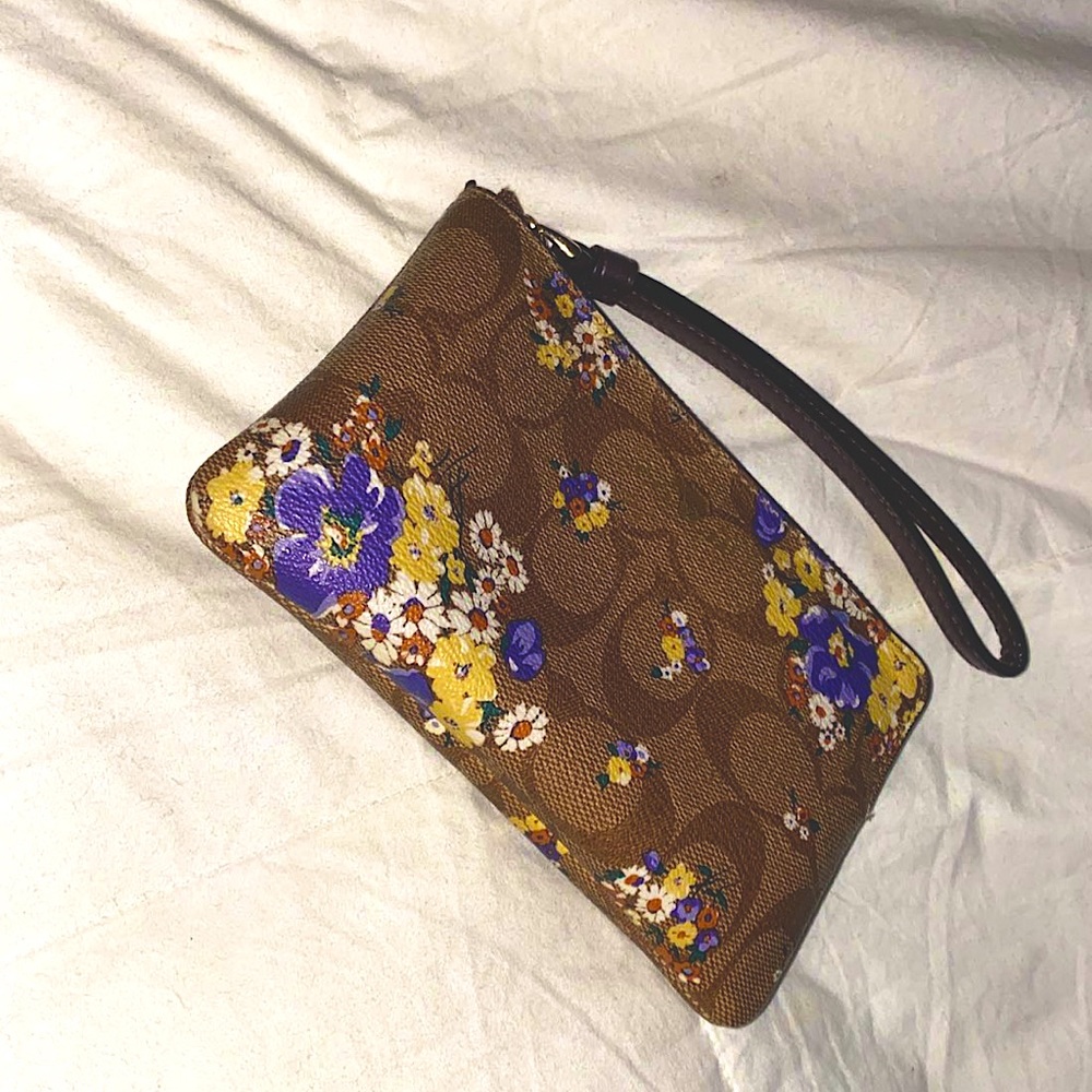 coach floral wristlet